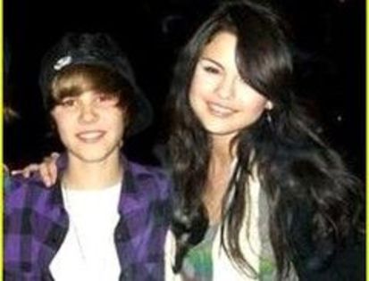 Selena-Gomez-vrea-sa-l-tunda-pe-Justin-Bieber[1] - poze cu justin and selena