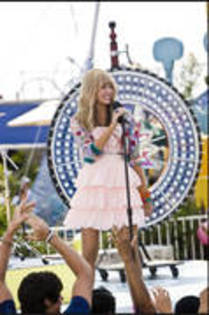 JBJNIHTIFQDPIBKCGKV; Hannah Montana Forever
