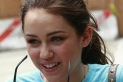  - 0 A MILEY CYRUS POZE EXTREM DE RARE A 0