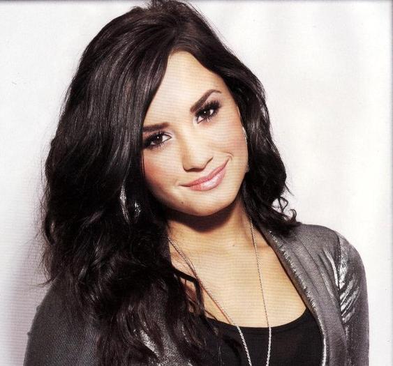 Demi-demi-lovato-16505107-688-641 - poze Demy Lovato