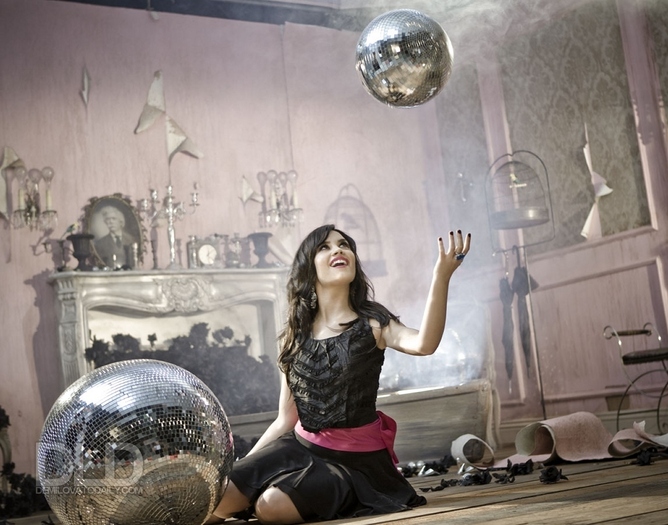 demi-demi-lovato-16795814-1400-1100 - poze Demy Lovato