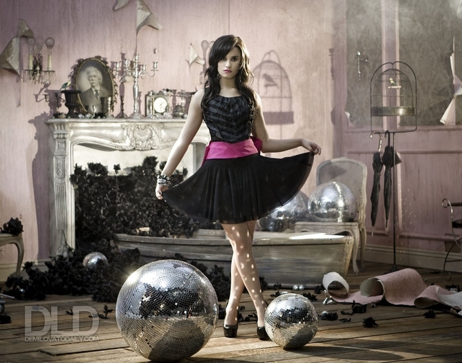 demi-demi-lovato-16795818-1400-1100 - poze Demy Lovato
