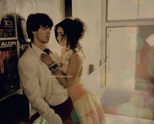 jemi-J-E-M-I-jemi-9471200-495-400 - poze Demy si Joe