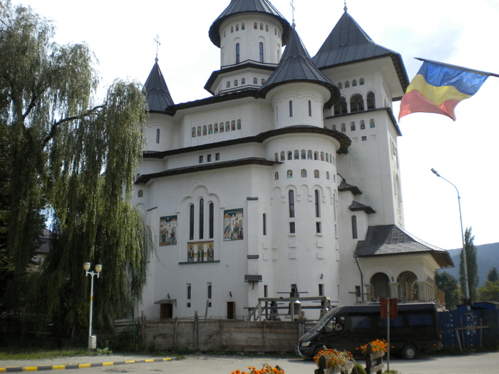 BUCOVINA 15.09.2010 (257); BISERICA IN ORASUL GURA HUMORULUI
