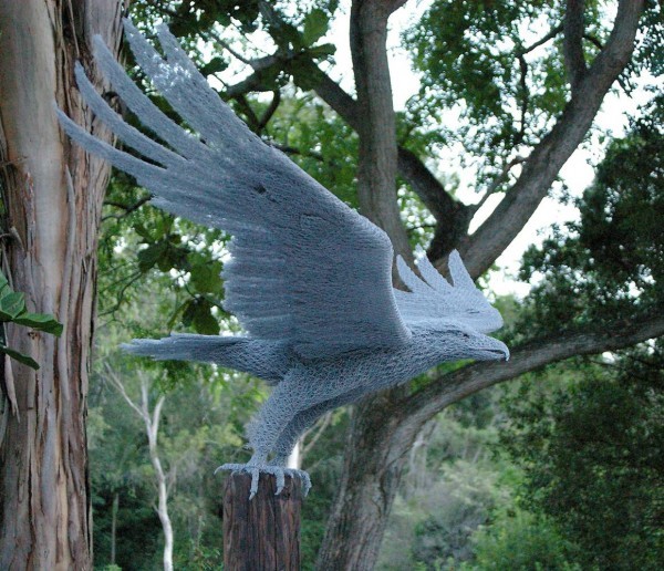 Wings-of-wire-600x516 - Iincredibile sculpturi din sirma de gard-Ivan Lovatt