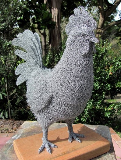 A-clucking-masterpiece-600x794 - Iincredibile sculpturi din sirma de gard-Ivan Lovatt