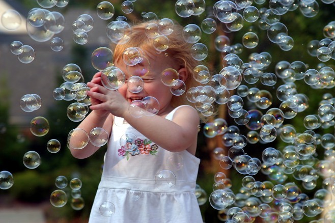 girl-with-bubbles - O_o bubbles O_o