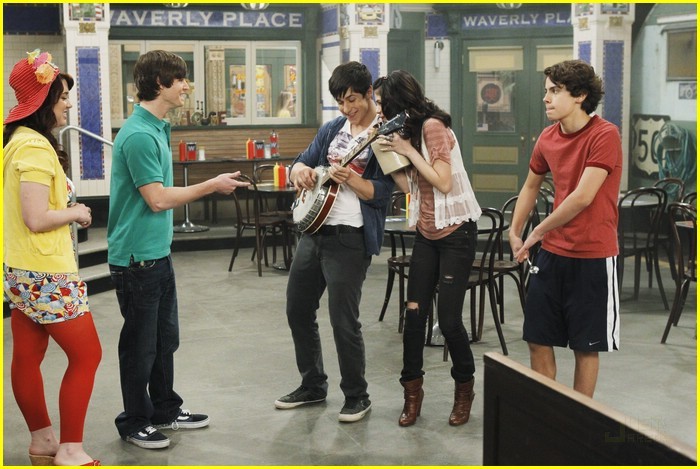 gregg-sulkin-wizards-return-05 - O_o wizards of waverly place O_o