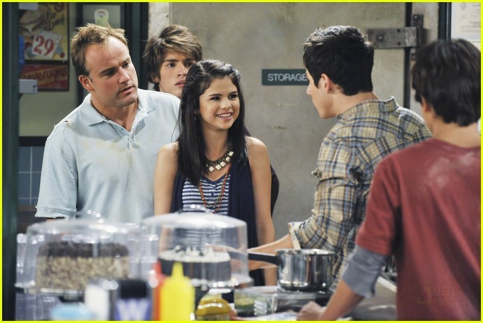 selena-gomez-wizards-season-four-13
