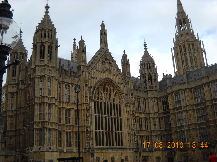 ANGLIA AUGUST 2010 001 (1200) - LONDRA