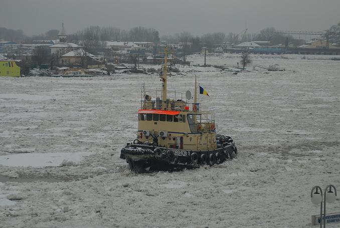 tulcea_iarna; dunarea inghetata
