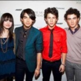 VDEYXMFGBTGKGHUSBBH - poze jonas