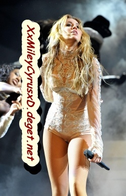 MTV Europe Music Awards 2010 - Performance  3 - Toate Pozele Mele Cu Miley