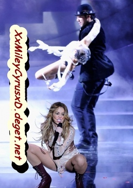 MTV Europe Music Awards 2010 - Performance  4 - Toate Pozele Mele Cu Miley