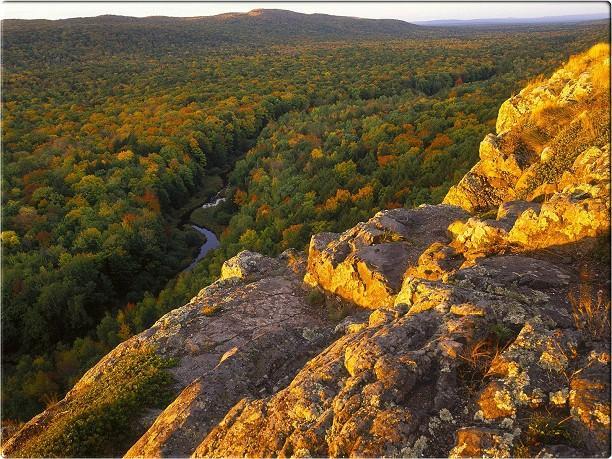 autumn-in-the-porcupine-mountains-upper-penninsula-michigan-pictures