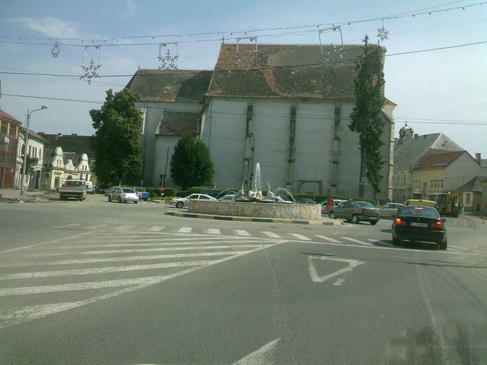 Turda,fantana cu cele 4 lebede; faci la stanga in sens si urci pe langa Teatru in Bai la mine
