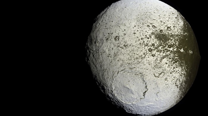 iapetus - Universe Wallpapers