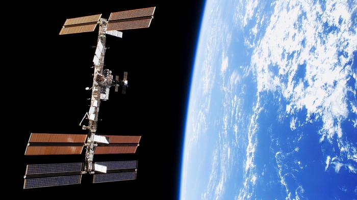 iss-sts120 - Universe Wallpapers