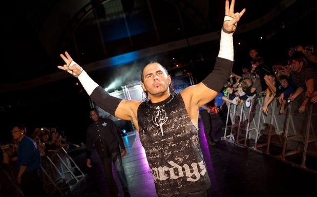 Si atunci vad un carlig care iese dintr-o cabina