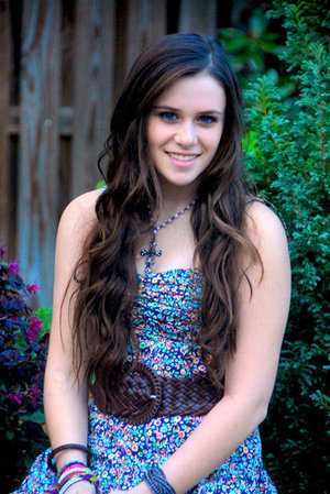 caitlin-beadles-profile - poze cu Caitline Beadles