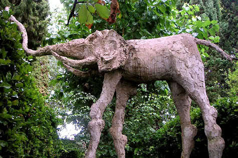 Gala’s Pubol Castle_elefant - 09 - Spania - Salvador Dali