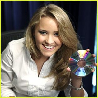 justjaredjr_debut_album_37592_emily_osment_send_questions justjaredjr_debut_album_37592_emily_osment_send_questions