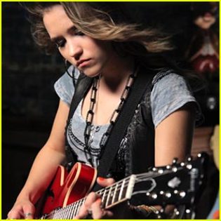 justjaredjr_red_64278_emily_osment_all_up_shoot justjaredjr_red_64278_emily_osment_all_up_shoot