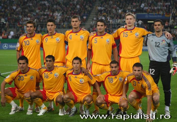 MS_3631poza_de_grup_romania_echipa[1]