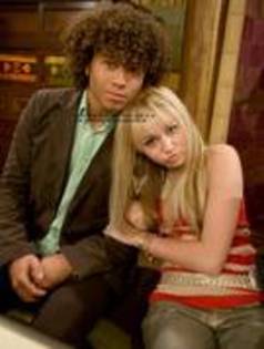 QBKVXEEIGNGHASQYYCW - Hannah Montana 0