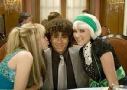 VZASODLTFNHWEZPCJMH - Hannah Montana 0