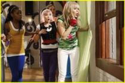 YQWTXZFANGIICLBMQZM - Hannah Montana 0
