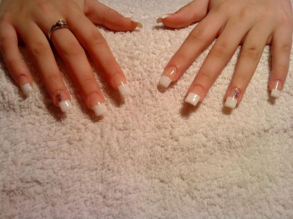 unghii albe - UnGhI fAlSe