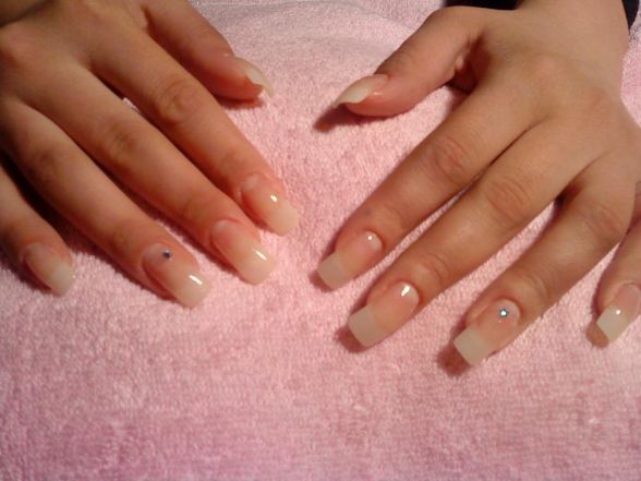 unghii albe - UnGhI fAlSe