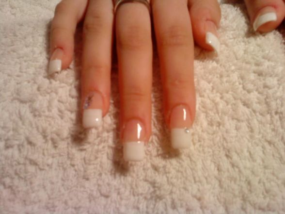 unghii albe - UnGhI fAlSe