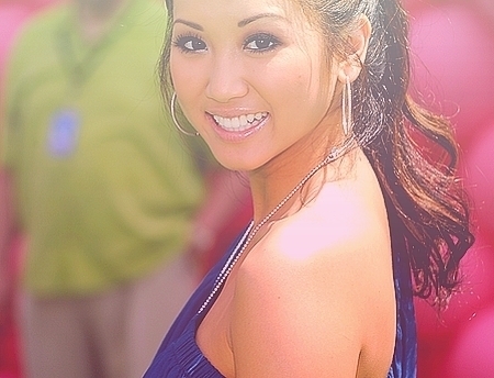 20999357_UAAWTDKXD - poze cu brenda song