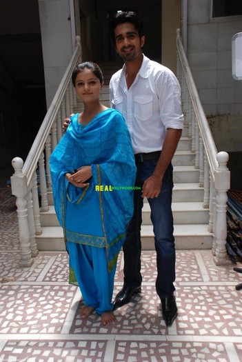 normal_Avinash_Sachdev_and_Rubina_Dilaik_together