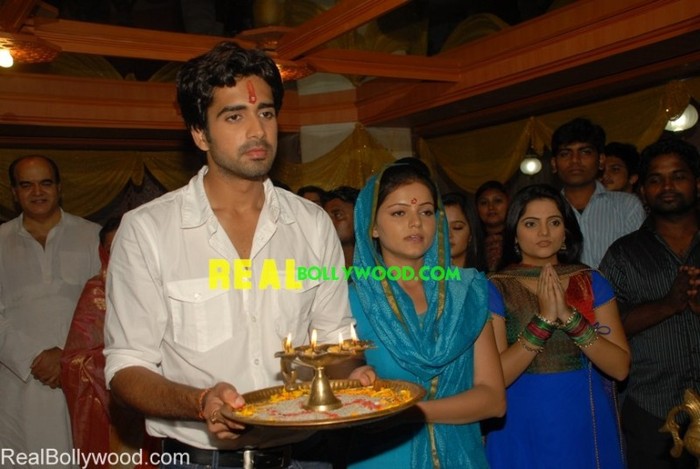 normal_Dev_Radhika_and_The_Cast_Crew