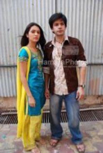 thumb_Aneesha Kapoor,Bhuvnesh at the location of Dahej Serial on 9Xon March 13th 2008(28) - Ghar Ek Sapnaa - In cautarea fericirii