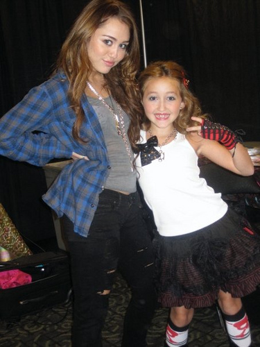 Noah-Cyrus-Birthday - Miley si sora ei