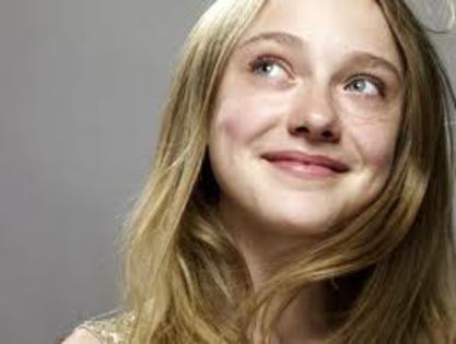 d8 - Dakota fanning