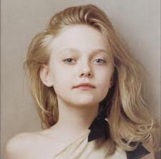 d9 - Dakota fanning