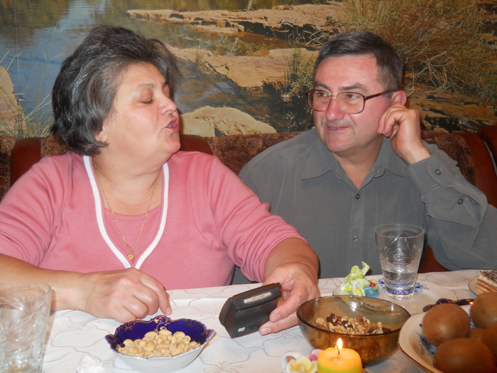 cu prietenii la cina 13 nov. 2010 034