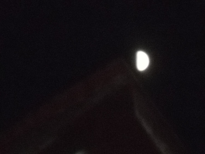 cu Luna in varf de......casa cu Luna in varf de......casa
