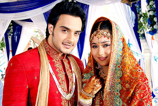 100709070235_&_sara_khan