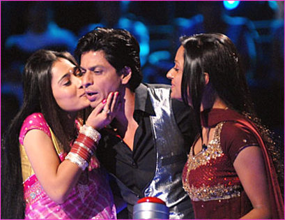 Sara Khan (Sadhna Fame) Kiss Shahrukh Khan