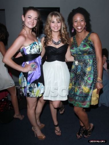 normal_DHQ_PremiereParty - 0 - - Pozele - mele - cu - Debbz