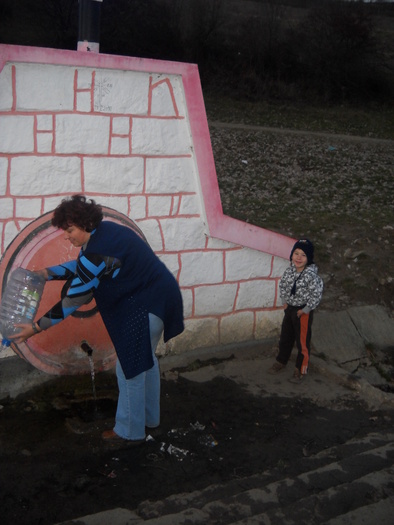 ...curge apa-n cupe....spumege.... - LA IZVOR DE CANT SI DOR