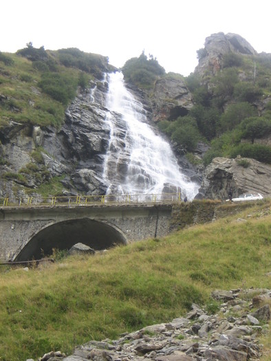 cascada capra vazuta de jos - PE TRANSFAGARASAN