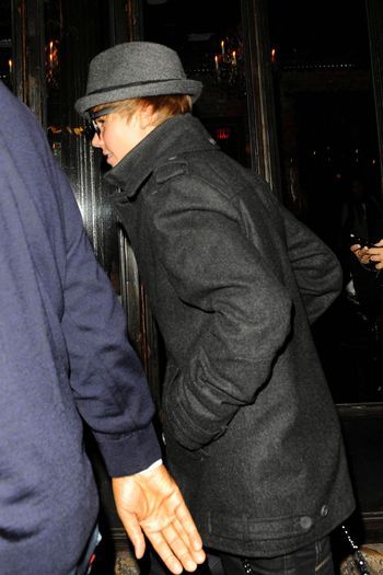  - Justin At Ballotos Restaurant Metting Rihanna