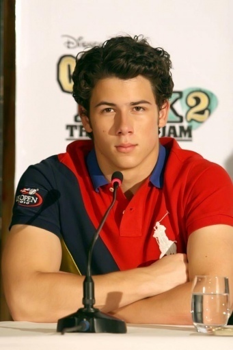 Press-conference-in-Buenos-Aires-Nov-13-nick-jonas-17010038-341-512